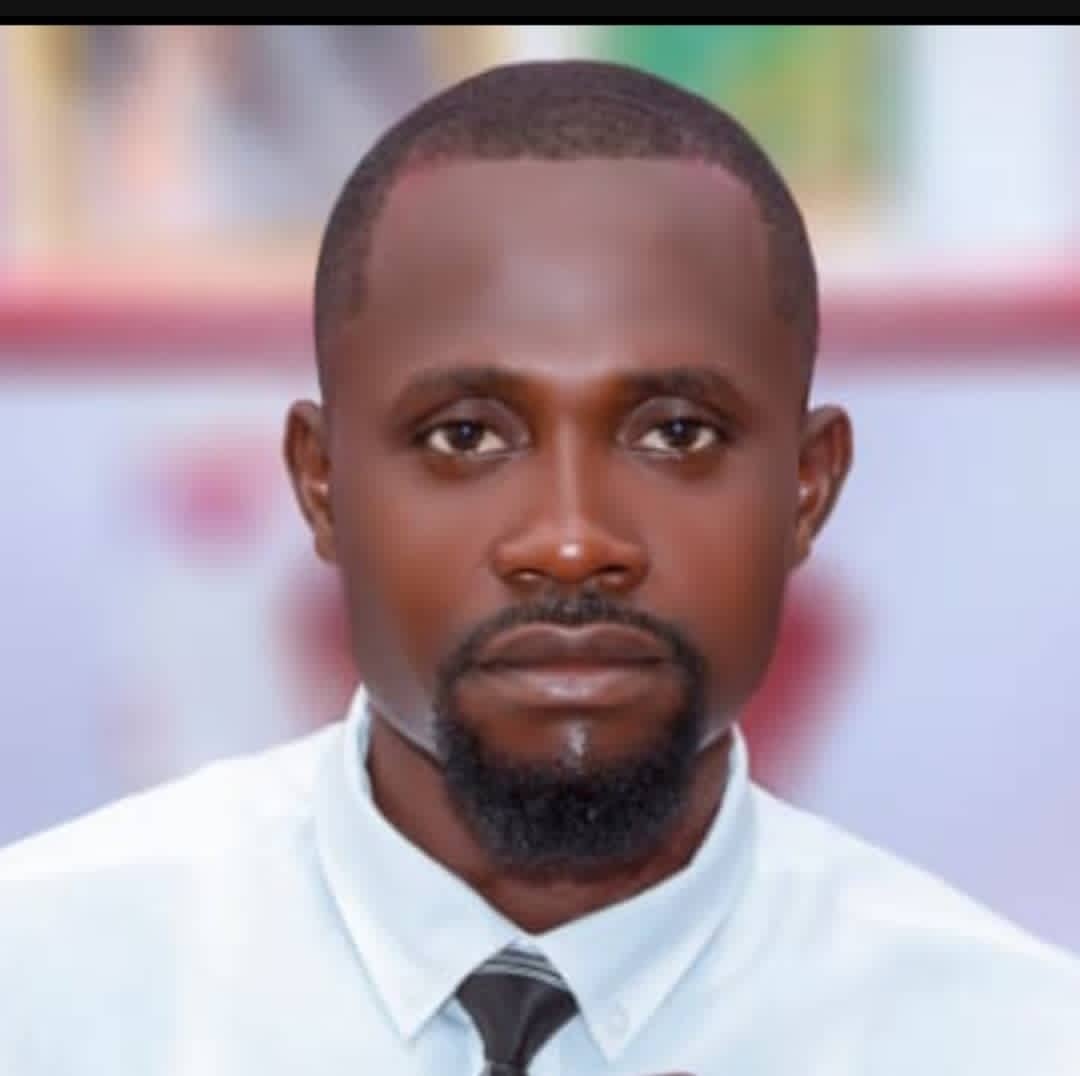 Chief Samuel Egba manhandles by of security guards during Prince Otu's campaign